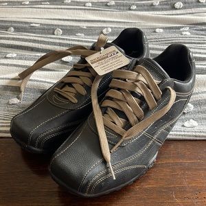 Men’s Sketcher’s classic fit shoe